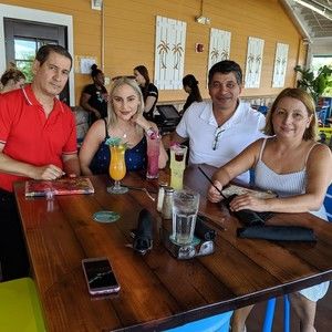 Meet your Posher, Isonia